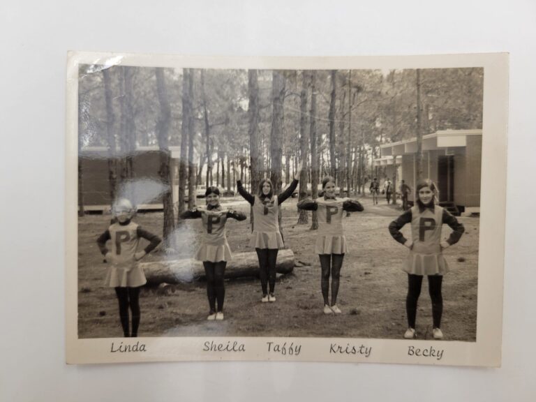 Pine View Cheerleading Team – 1970